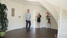 znalazła dobrą miejscówkę do obciągania kutasów