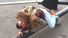 bruneta z dużym zadem lubi dostać od tyłu