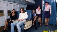 porno blondyna kręci dupcia