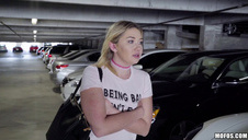 gorąca laska lubi seksowną bieliznę