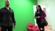 długonoga suczka lubi analne rżnięcie