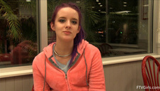 bardzo lubi zadowalać swoją dziurkę