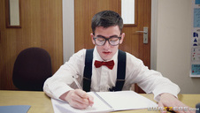 dwie gorące blondyny dymane na parkingu