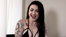 brunetka z fajnymi cycuszkami