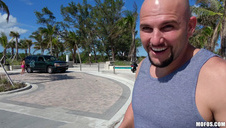 sierra simmons lubi mieć go między cycuszkami