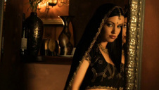 seks party i seks czworokąt z brunetką