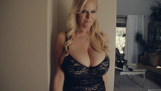 na dwa baty z piękną blondynką