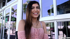 liże blondynowi dupę