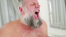 blondyna chce ujeżdżać wszystkich facetów