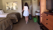 głośno krzyczy dupczona laseczka