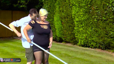 cycatka zabawia się wibrą