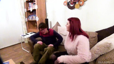 ładna brunetka o idealnych proporcjach na porno castingu