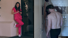 stykają się śliskimi dupami