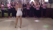 lubi zadowalać dwa kutasy