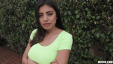 ona uwielbia ostrą jazdę