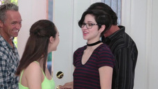 farciarz bzyka dwie kuszące suczki