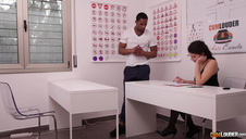 relaksacyjny seksik z młodą brunetką