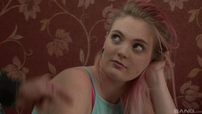 znęca się nad laseczkami hd