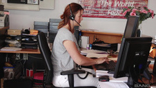 lekko nawilżona laska pchana na łyżeczkę