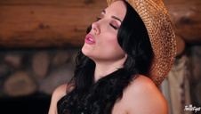 japońska okularnica zaskoczona sytuacja