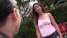 mamuśka w pończochach masturbuje się