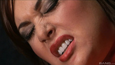 super brunetka ma śliczne oczka