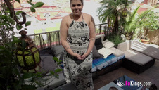 starszy facet wchodzi w jej dupeczkę