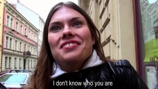 młoda czeszka ssie powoli