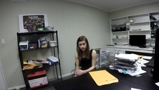 brunetka goli cipkę by się przyjemniej jebać