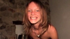 suczka w sukience liże pałkę s taksówce