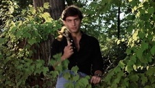 nastoletnia lasencja robi ręczną robote