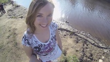 śliczna i młoda ssie penisa w hotelu