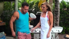 uczennica pokazuje dupę w publicznych miejscach