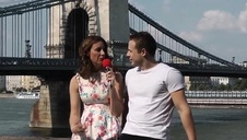 trzy gorące laseczki zabawiają się z facetem