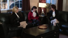 silikonowa laska w prześwitującej bieliźnie