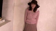 cudowna blondyna ciągnie czekoladowego kutasa