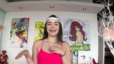 wytrysk z dużej pałki na jej cycach