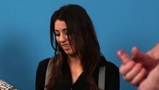 dwie niunie chcą lizać jego fiuta