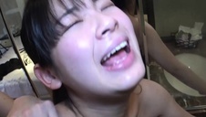 wymiętolił jej puszyste piersi