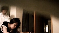 całuje ją po dziurkach