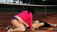 ruda nastolatka delikatnie sobie dogadza