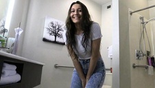 wszyscy chcą ją zaliczyć a ona da każdemu