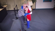 blondyneczka z kucykami bzyka się ze swoim chłopakiem