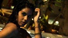 lalunia ogrzewa sobie cipke suszarką