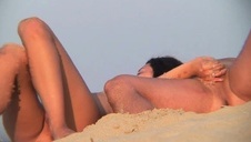 azjatka siada mu na twarzy