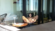 ładna nastolatka lubi fantazjować i spróbowała starego członka