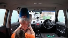 młoda brunetka liże szparkę fajnej mamusi