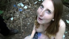 trzydziestka z dobrymi cyckami w seksi stroju