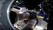 dobra blondyna rozkłada nogi przed czekoladowym kolesiem