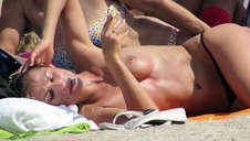 naoliwiona sydney cole ujeżdża jego sztywną pałkę